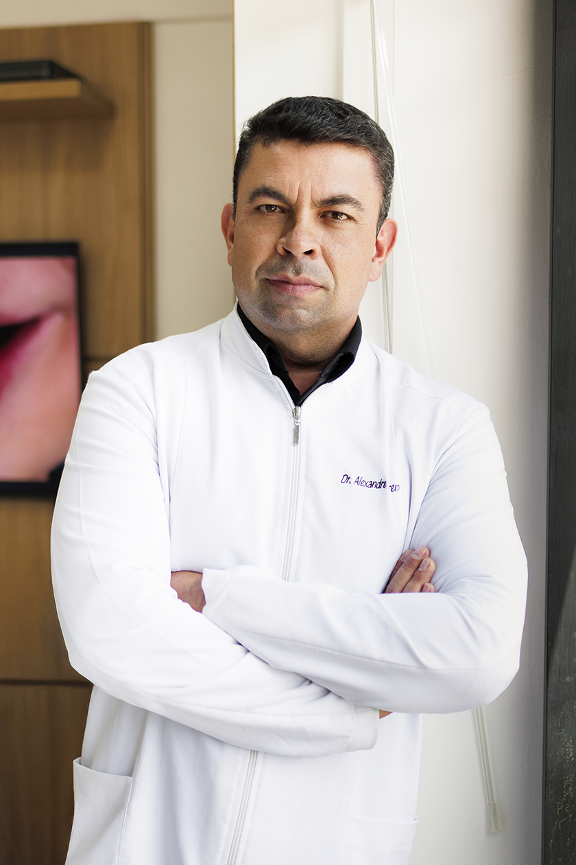 Dr. Alexandre Moreno Martins – Especialista em Facetas de Porcelana
